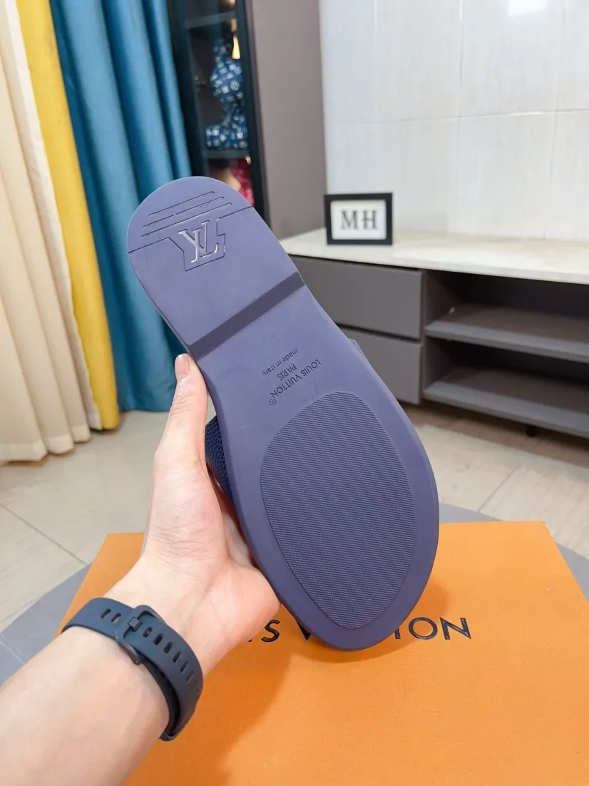 Men's shoes 💰300🌸🌸LV Ordinary men's spring and summer slippers, uppers imported from Italy, cowhide fabric, logo graphics, high-quality craftsmanship, soles: original soles specially provided by the original factory, exclusive movable molded soles super comfortable, original factory single goods, 🔍🔍high quality, you can enter and exit the counter at will, welcome to compare, size 38-45